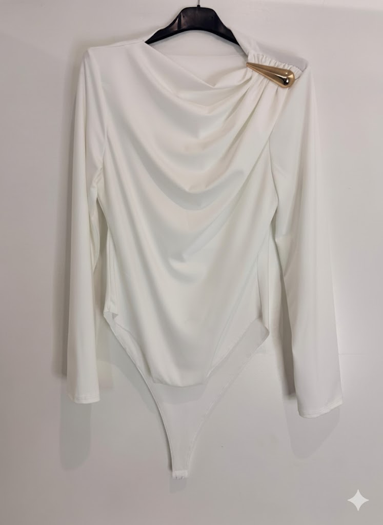 Body drapé avec ornement doré