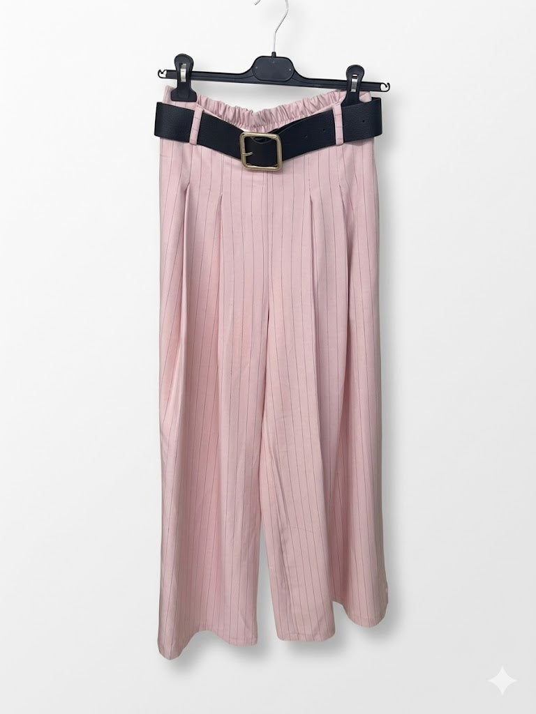 Pantalon fluide à pinces avec ceinture noire taille haute