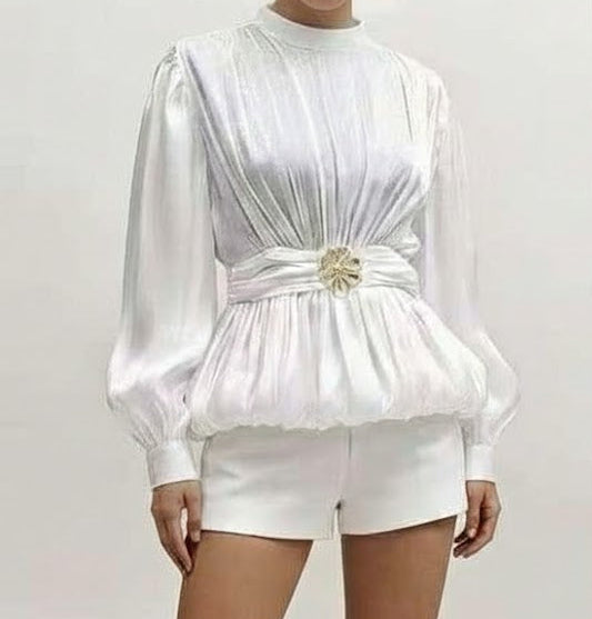 Haut satiné ceinturé à manches bouffantes et col rond