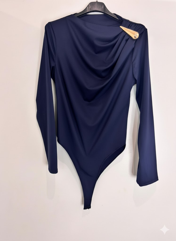 Body drapé avec ornement doré