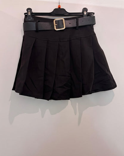 Jupe avec short intégré courte plissée avec ceinture
