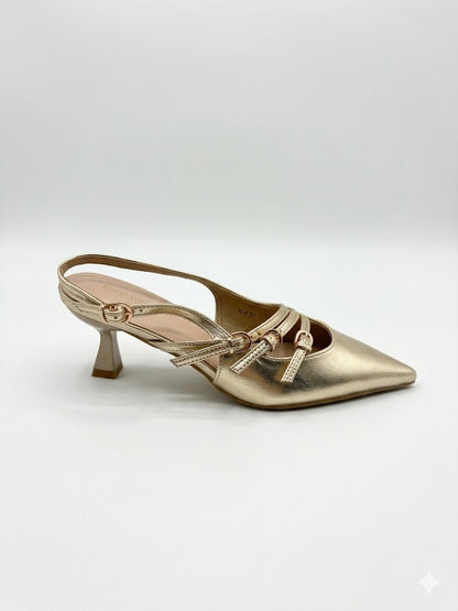 Escarpins slingback à bout pointu ornés de fines brides à boucles et talon