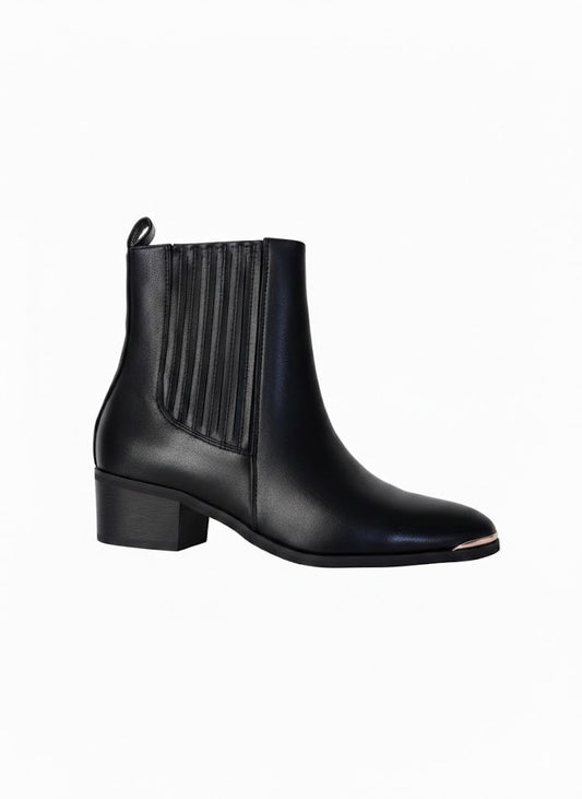 Bottines noire à talon bas et empièges côtelés
