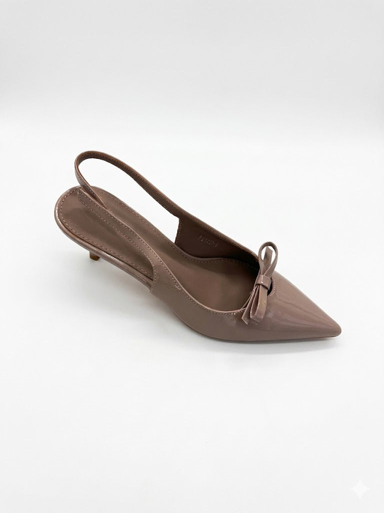Escarpins slingback vernis à bout pointu avec nœud délicat