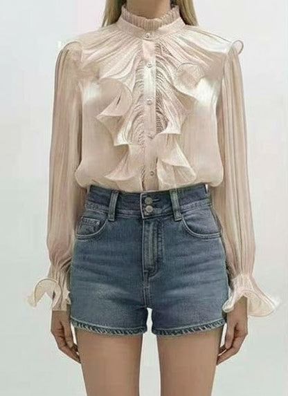 Blouse satinée à volants et col montant