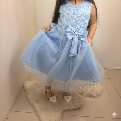 Robe avec roses sculptées & nœud
