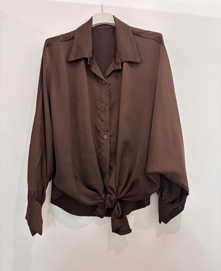 Chemise fluide nouée à l’avant