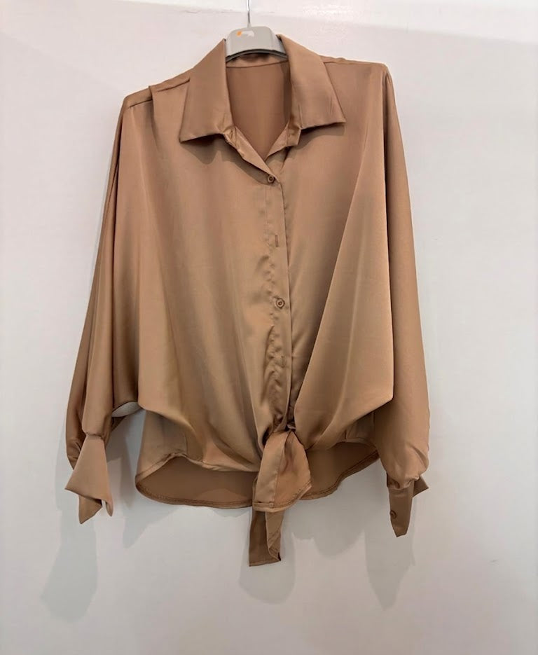Chemise fluide nouée à l’avant