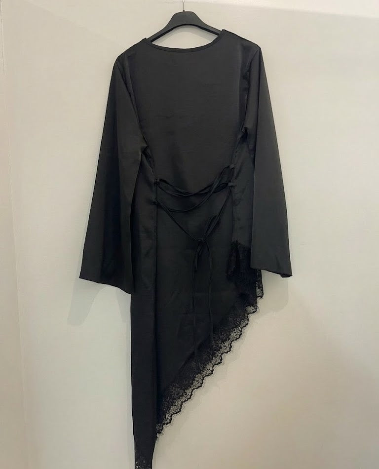 Tunique asymétrique avec finition dentelle