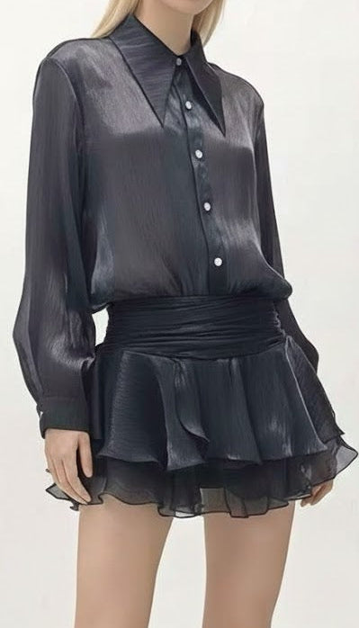 Robe satinée à volants fluide