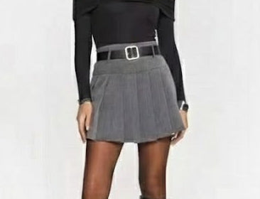 Jupe avec short intégré courte plissée avec ceinture