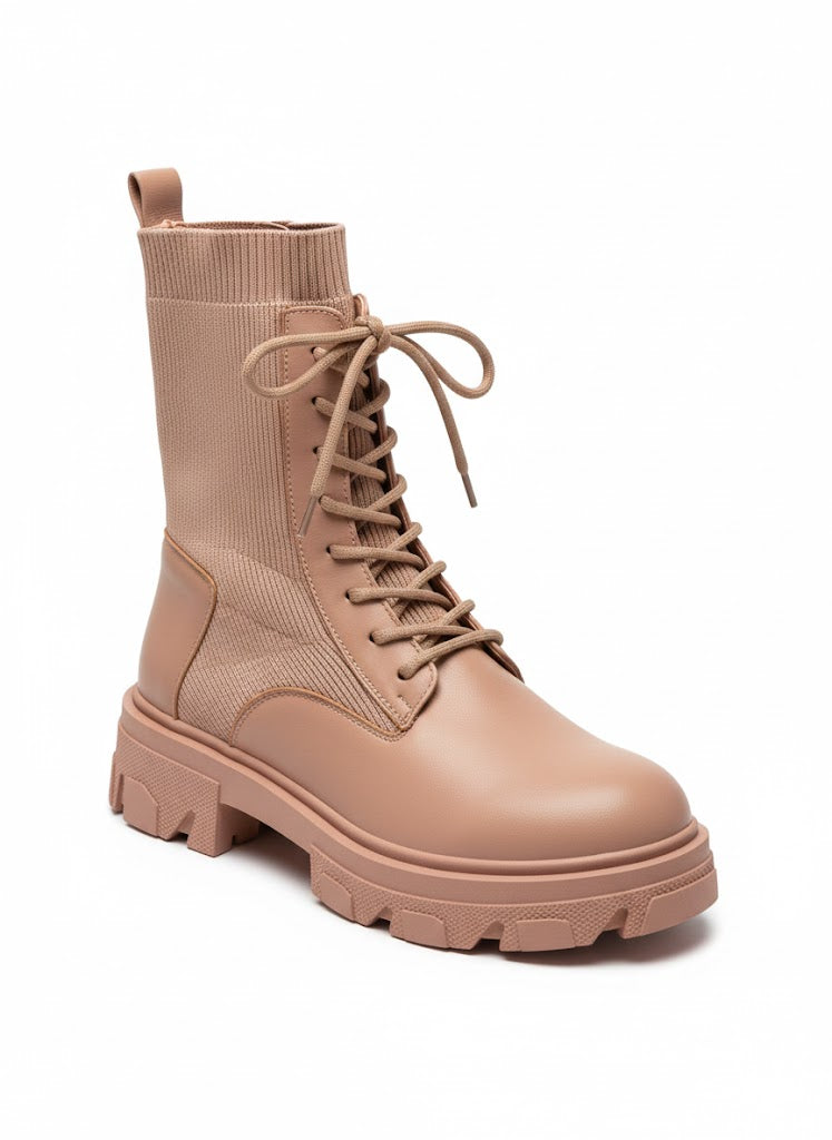Bottines beige à lacets et semelle crantée