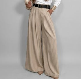 Pantalon fluide à pinces avec ceinture noire taille haute