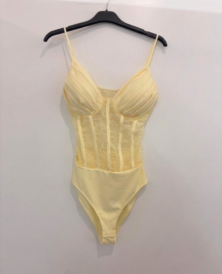 Body en dentelle avec bonnets structurés
